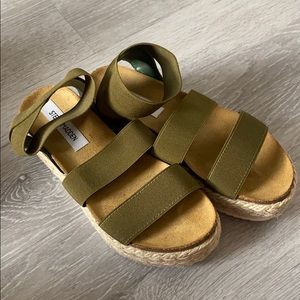 Kimmie green sandals